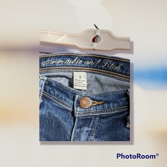 ABERCROMBIE and Fitch jean shorts, size 2 - Picture 3 of 3